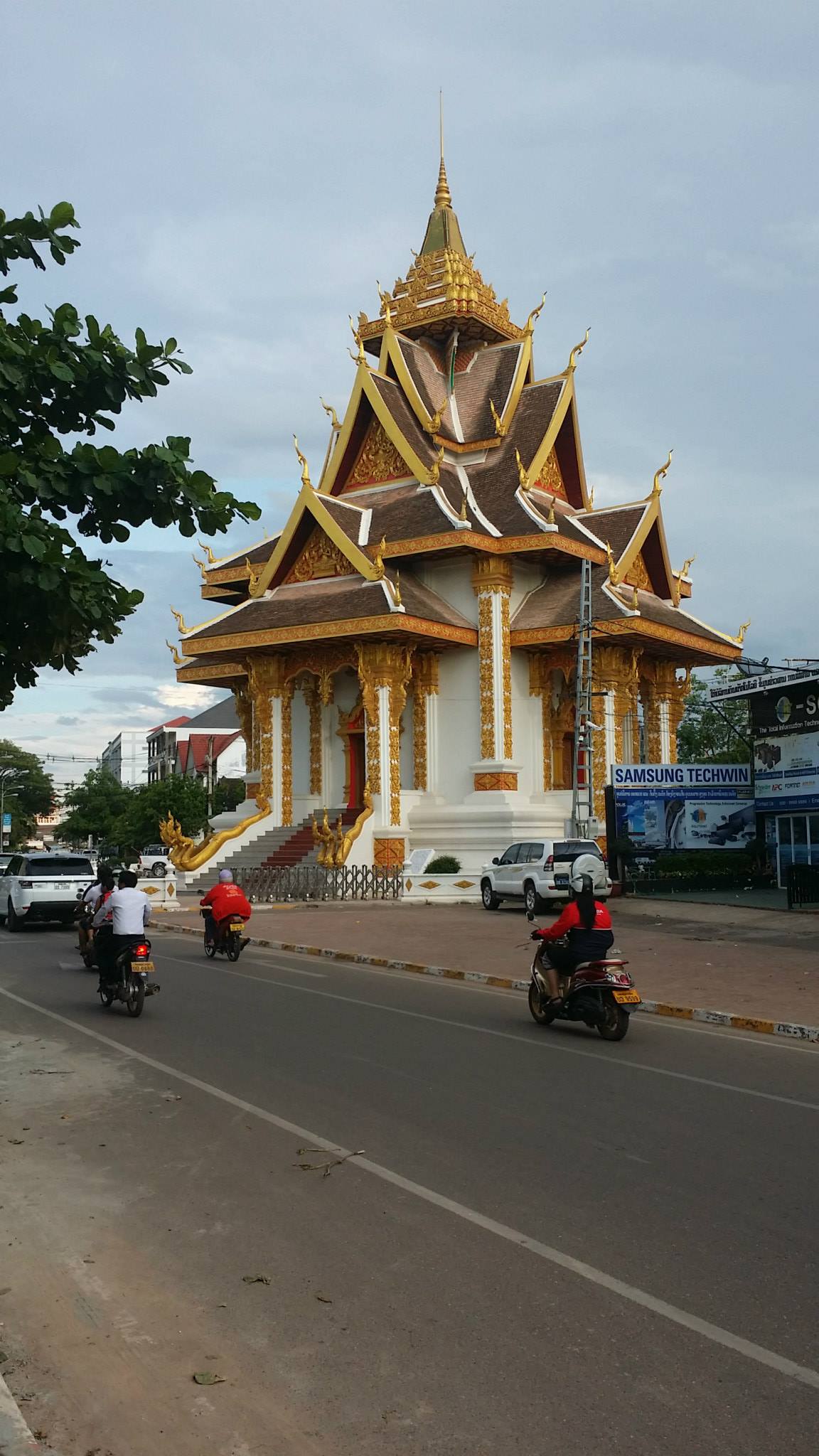 Random temple in Vientiane Laos city centre