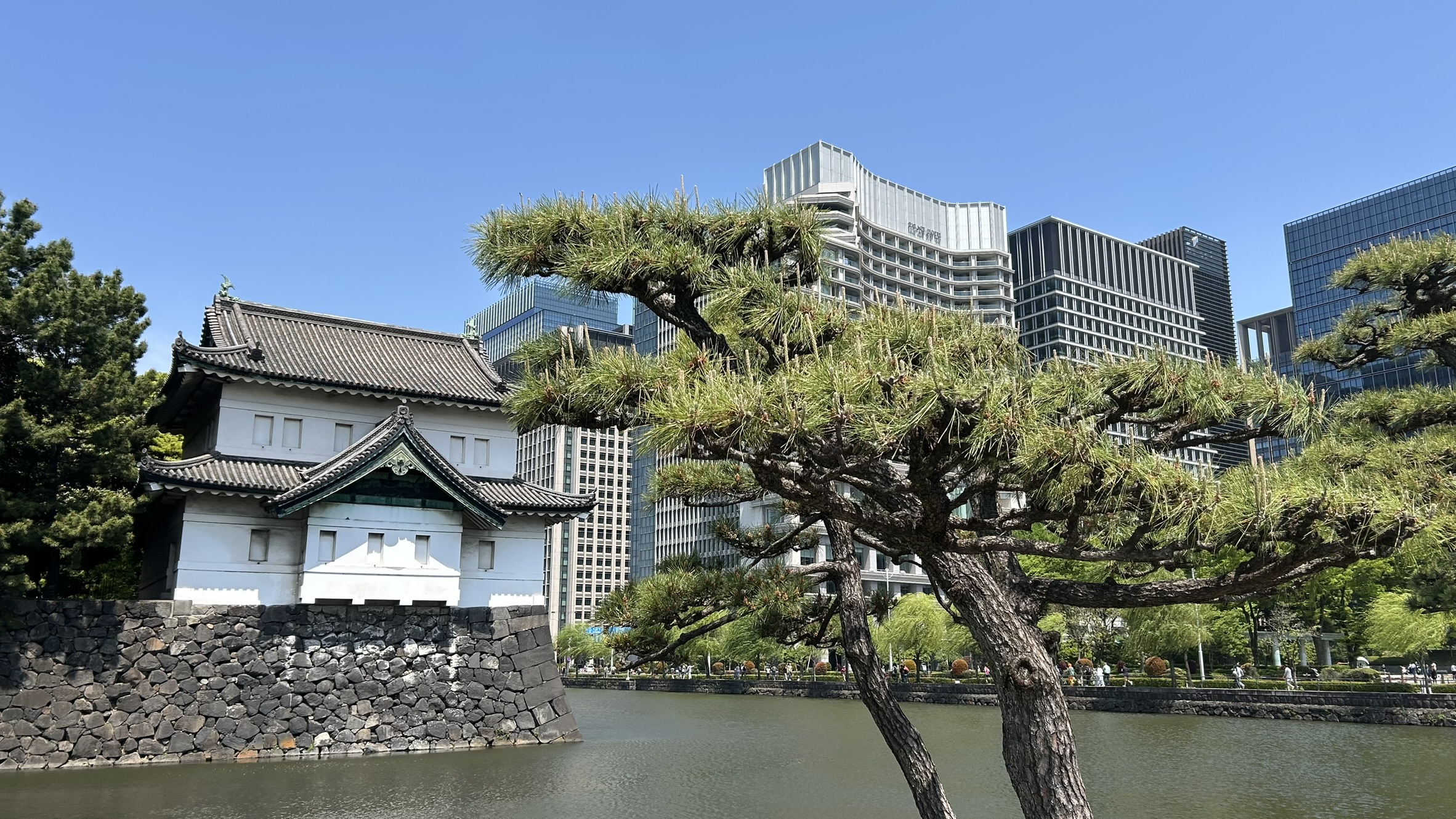 Imperial Palace main gate Tokyo Palace Hotel background