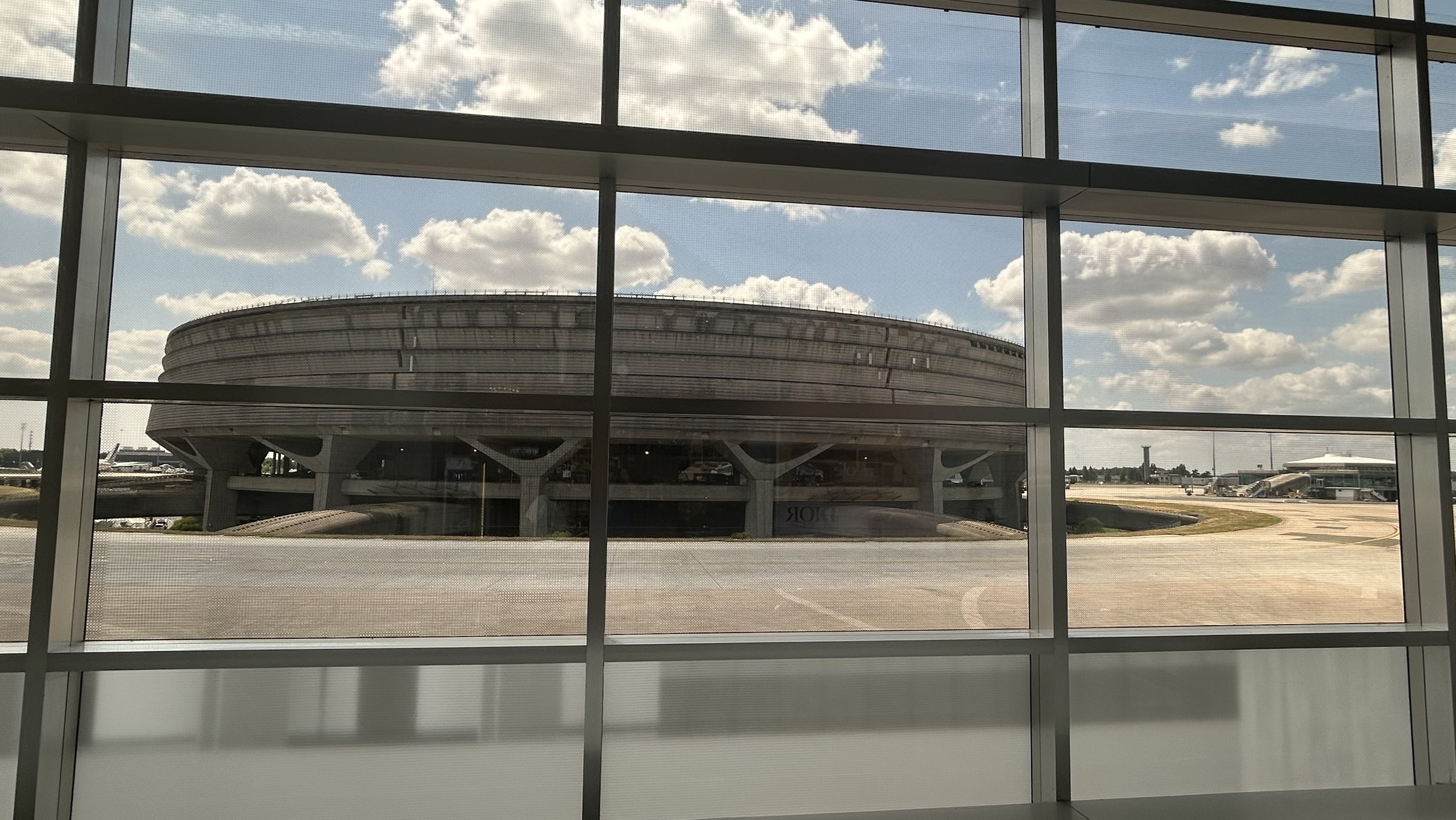 Terminal 1 CDG Paris Brutalist architecture airport